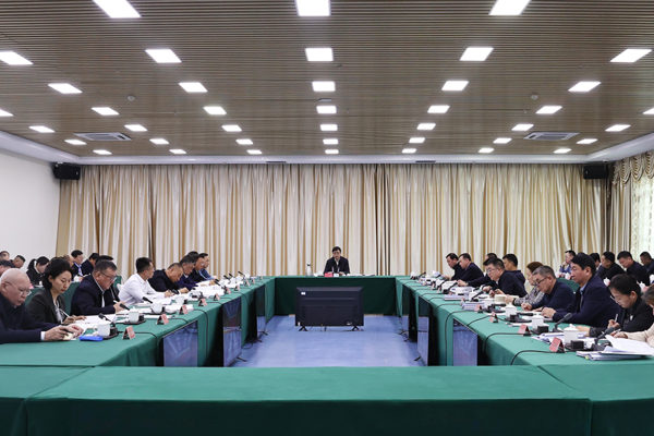 地委召开月度工作点评会