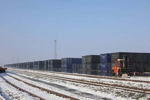 日新月异看塔城｜看过来！中亚专线新疆塔城乌苏中转基地投运，“一带一路”物流枢纽再升级