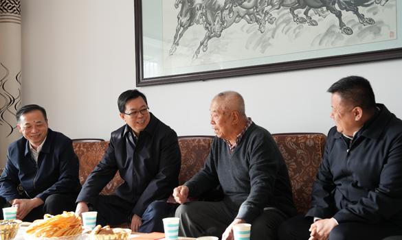 地区领导开展春节前夕走访慰问活动 向全地区各族干部群众致以新春的美好祝福和亲切慰问