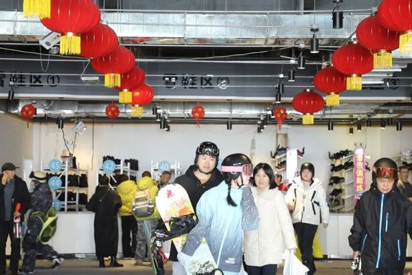 新春走基层 | 飞驰冰雪间 点燃新春热