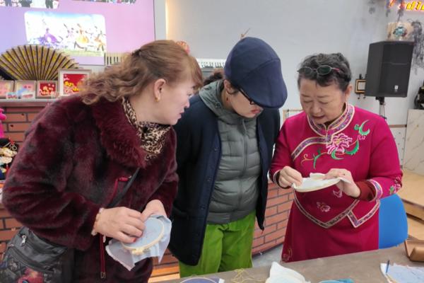 文化中国行 | 锦绣剪纸迎佳节 非遗传承年味浓