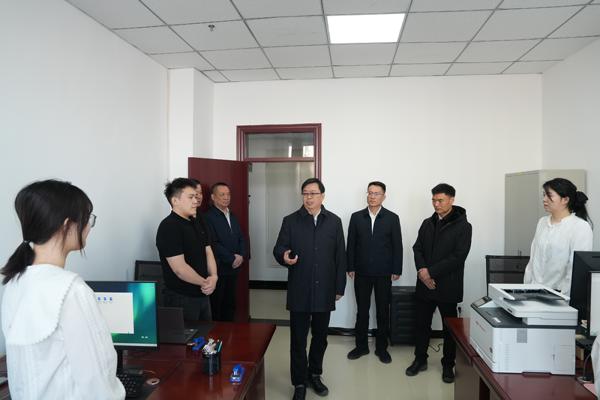 支现伟在地区数字化发展局、国资委、科技局、外办调研 以实干实绩推动各项工作提质增效 为建设“区强民富”美丽塔城提供坚强保障