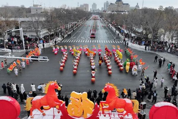 骏马迎春·福满塔城  塔城市社火展演燃爆全城