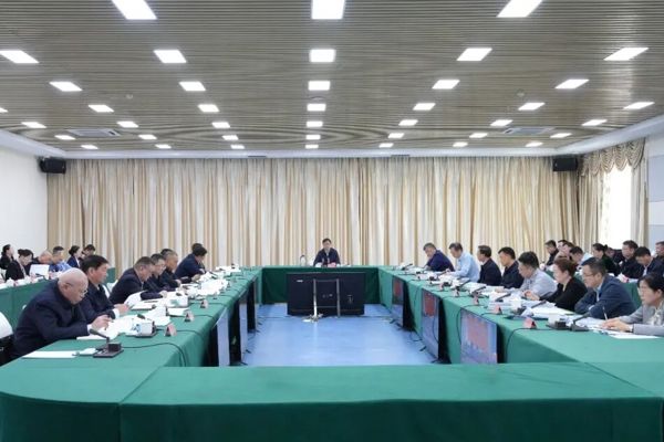 地委召开月度工作点评会