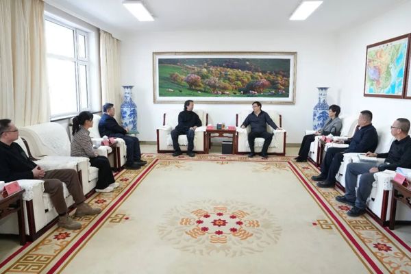 支现伟会见梵木文化创意发展（成都）有限公司等一行