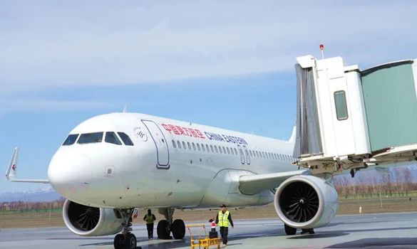 塔城直飞北京航线圆满首航    “半日可达”贯通京塔“经济圈”