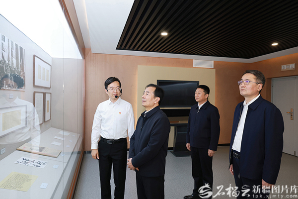 陈小江在自治区档案馆调研座谈 持续提高档案工作质量和服务水平 更好服务建设社会主义现代化新疆