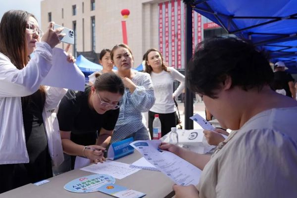 能力提升·奋进争先 | 岗位超多！塔城这场跨区域招聘会圆你就业梦 