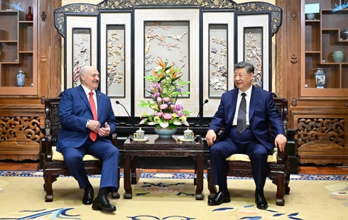 习近平会见白俄罗斯总统卢卡申科