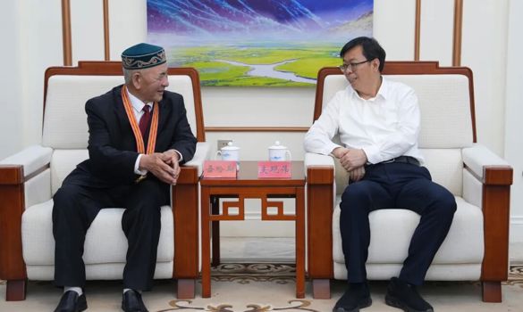 支现伟会见“七一勋章”获得者吾哈斯·苏来曼 充分发挥先进典型示范引领作用 在新征程上努力创造新的更大业绩