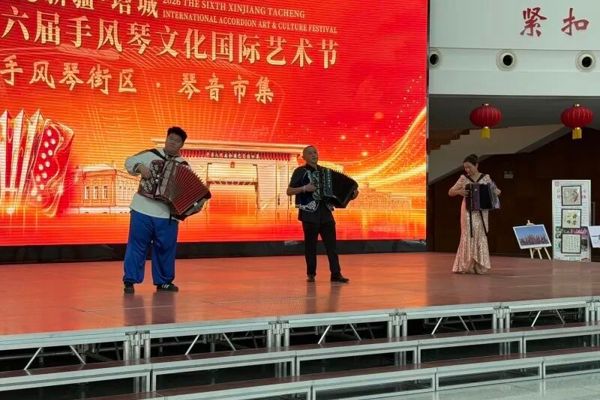 手风琴街区·琴音市集流动快闪活动燃动塔城