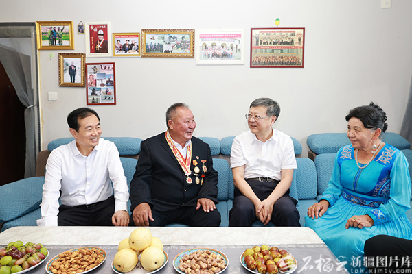 上海市代表团来疆考察对接对口支援与合作发展工作