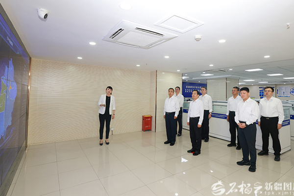 陈小江艾尔肯·吐尼亚孜在自治区市场监管局调研座谈