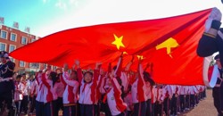 从天安门到塔城：一面国旗，一场跨越千里的爱国教育